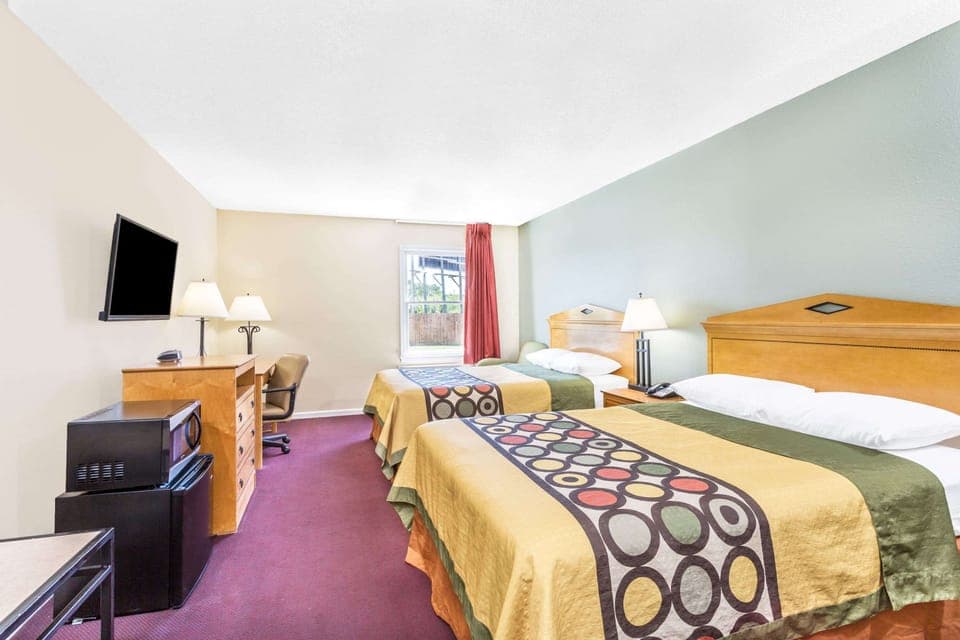 Desk, free cribs/infant beds, rollaway beds, free WiFi