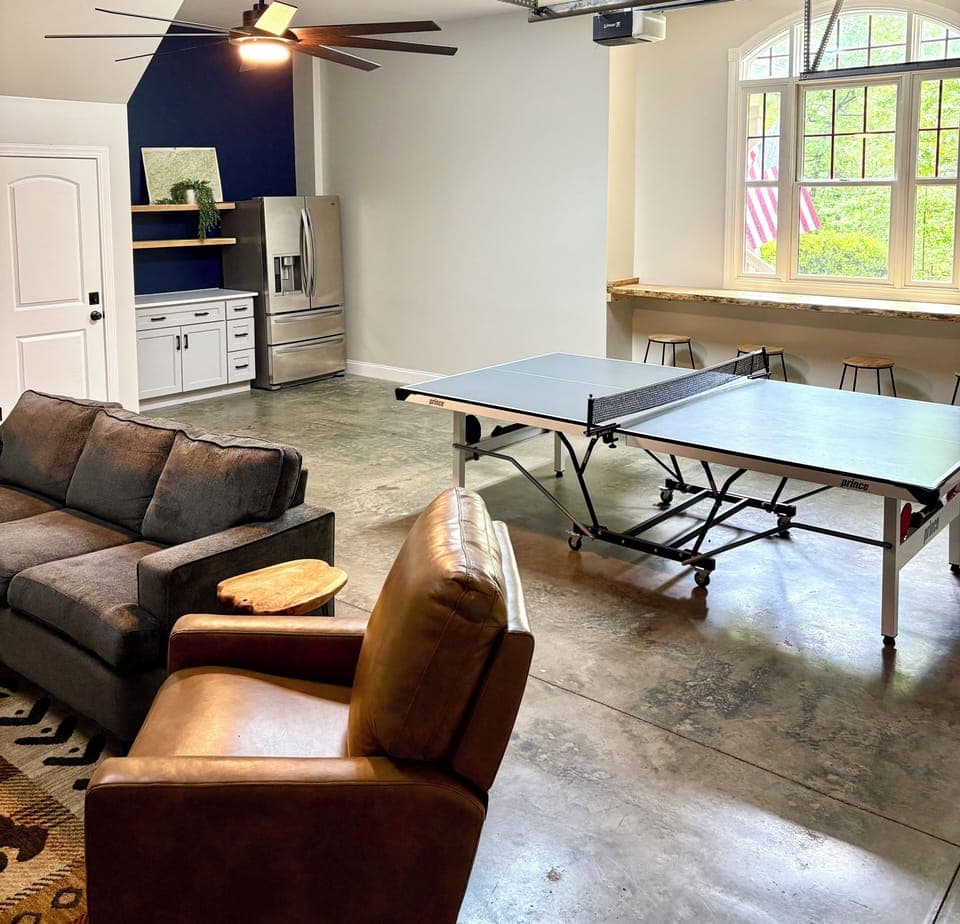 Garage room: Smart tv, recliner, window counter seating, 72” fan.