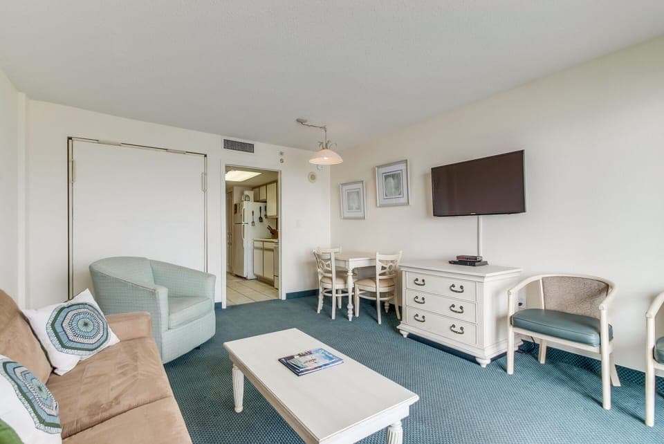 Living room & dining area