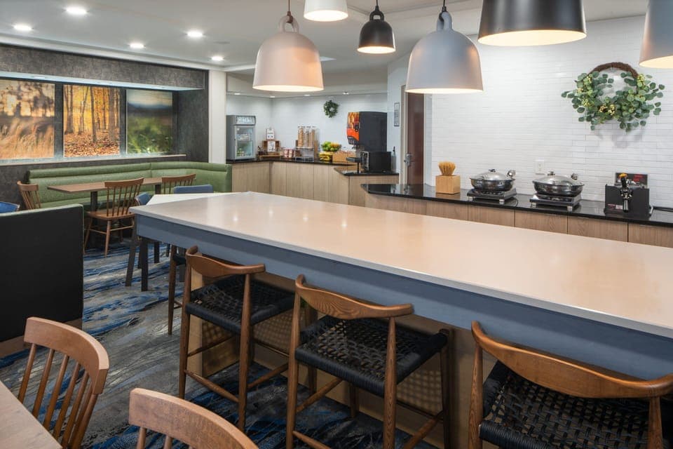 Free buffet breakfast on weekdays