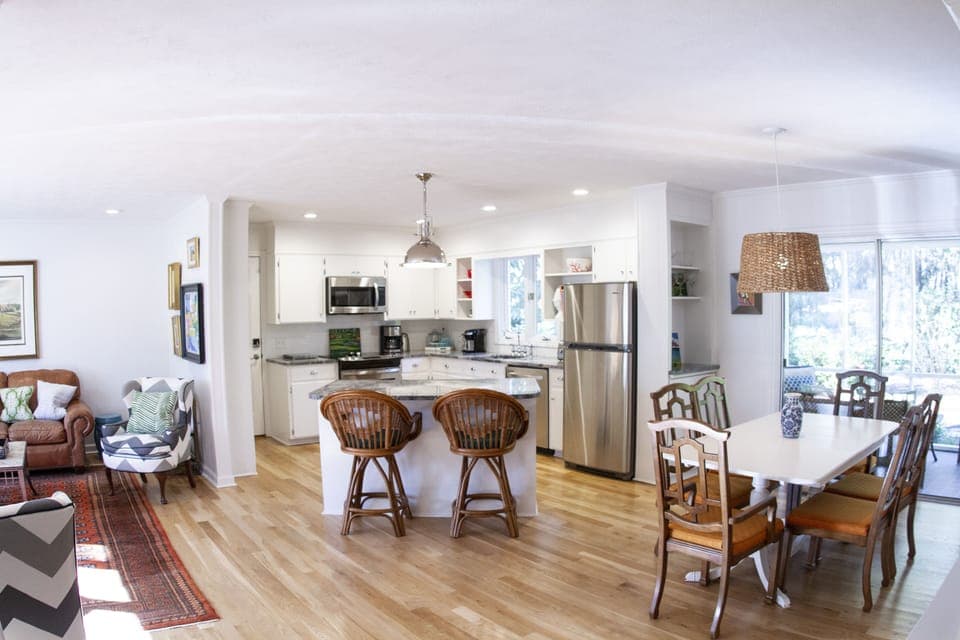 Kitchen/Dining/Bar