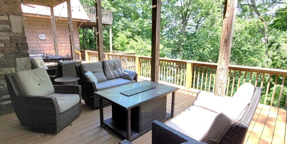 Deck (1)