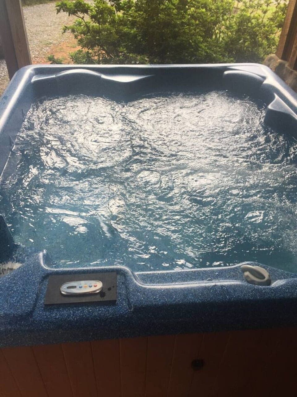 Ocoee River Area 2br/1ba cabin rental with hot tub