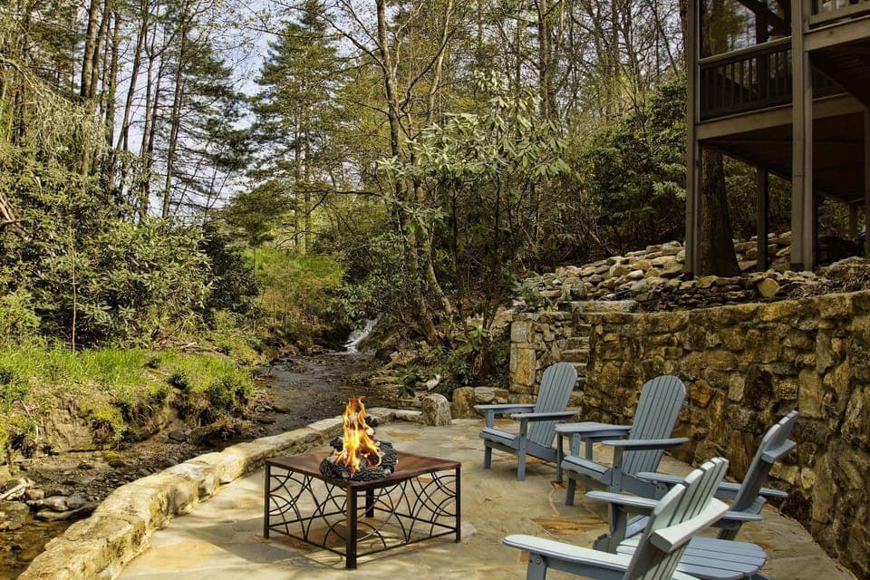 Grab a glass of wine and relax with family or friends  by the creek /waterfall