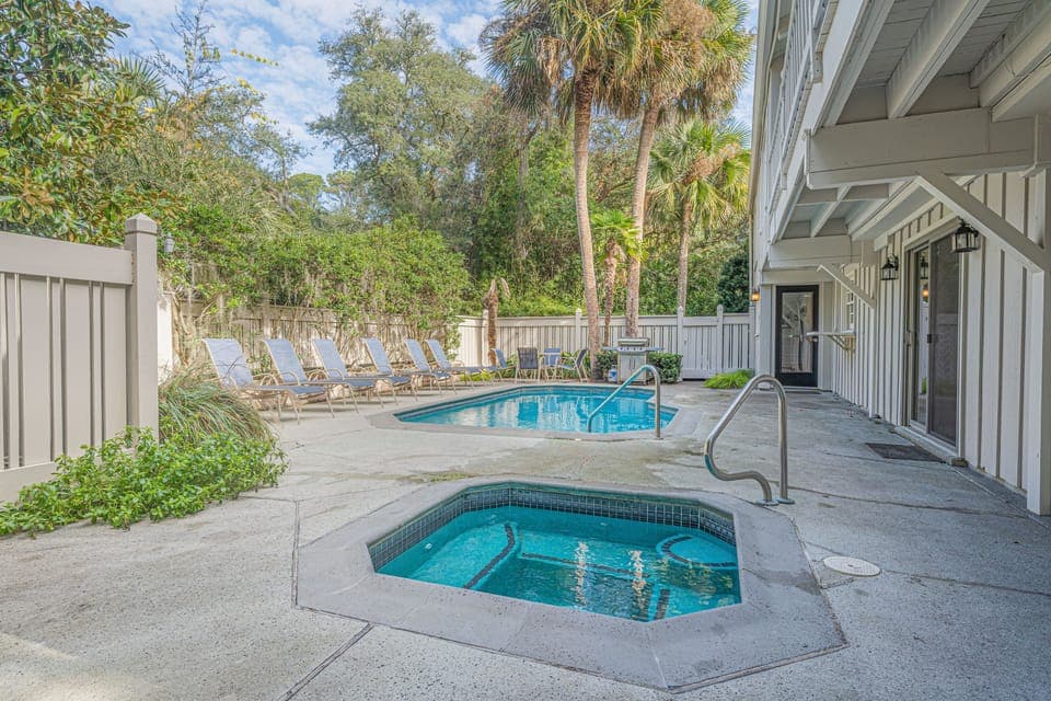 Pool & Spa