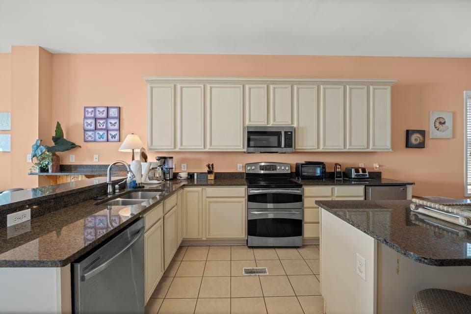 Feel like a professional chef in this fully stocked kitchen.