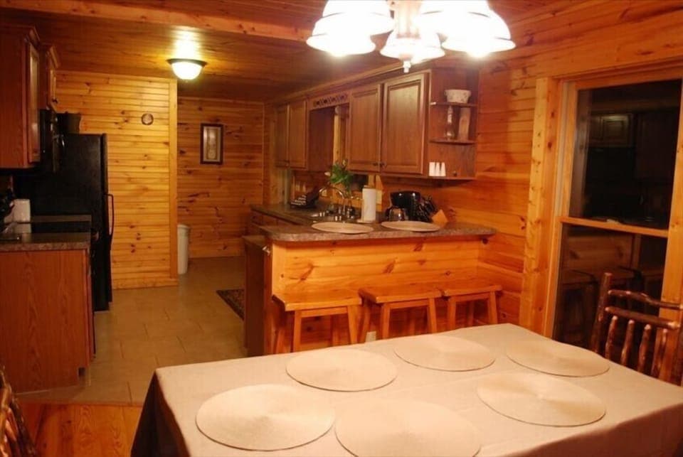 Full kitchen with everything needed