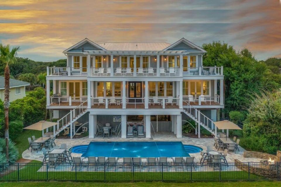 3400 Palm Blvd. - Port of Call