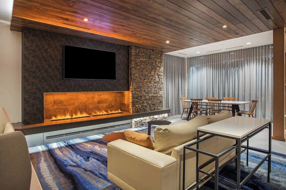 Lobby lounge