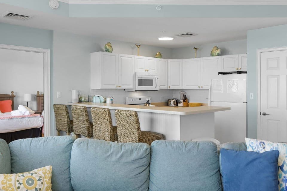 Villa de Goulet - Ocean View Condo in Forest Beach with 2 Community Pools