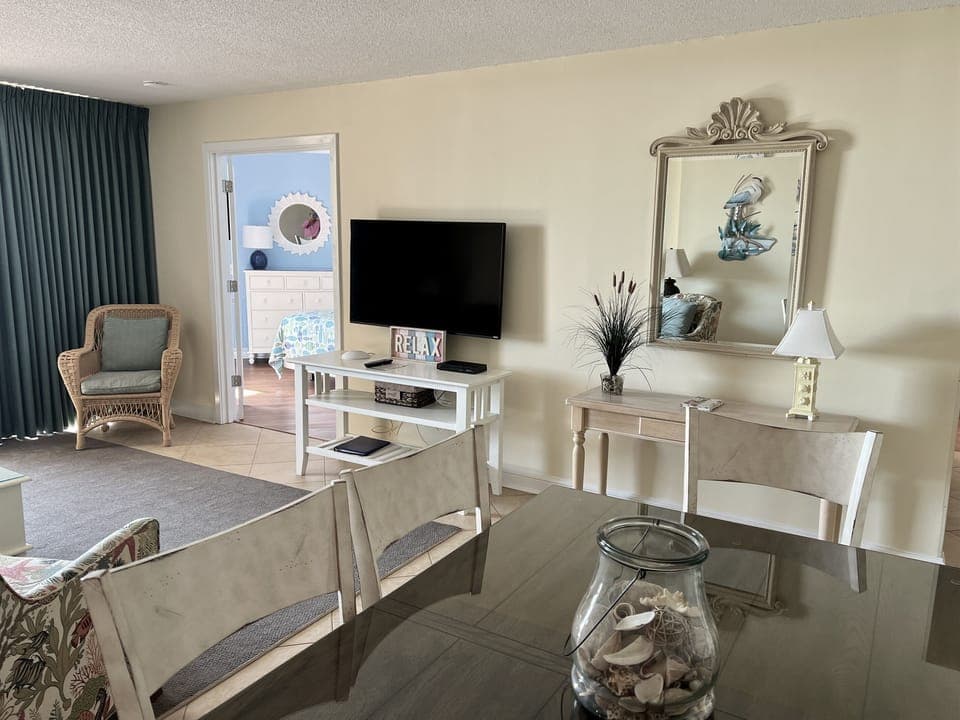 Living/Dining Area