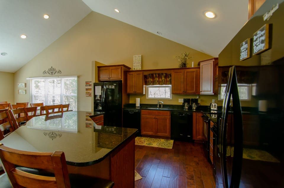 Kitchen Large Island w/seating for 6