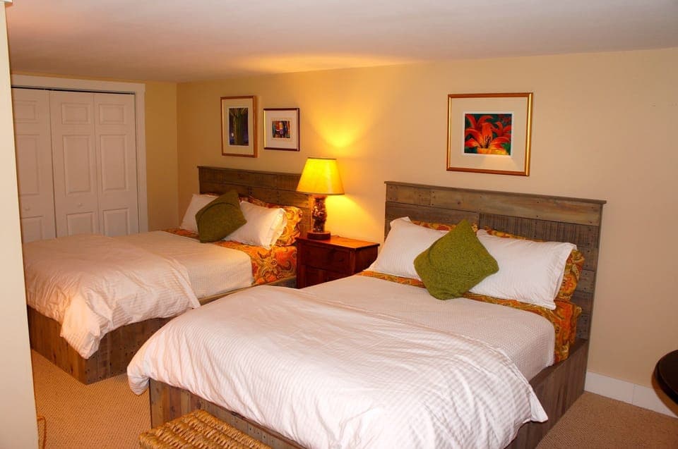 2 Queen Beds