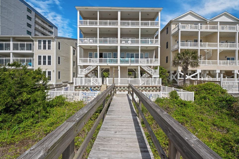 Enjoy the fabulous views from all levels of Seaside Days A. Bring the fur-baby!