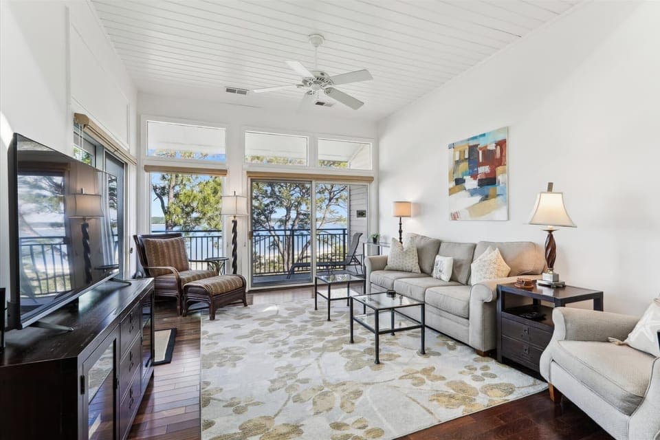 1900 Beachside Tennis Offers Stunning Panoramic Ocean Views