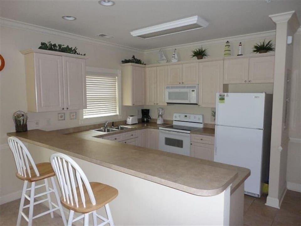 Kitchen - Fully stocked. No reason not to make your favorite meals.