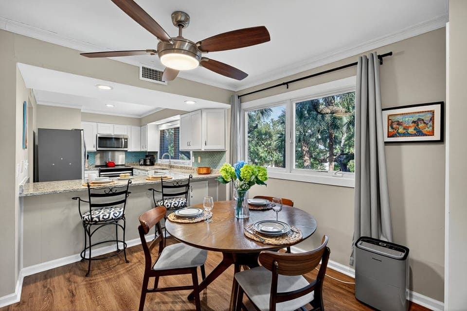 Dining table for 3 guests and 2 bar stools