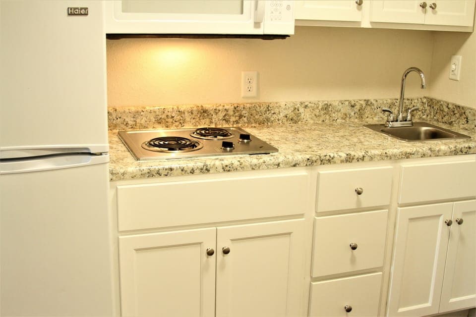 Full-size fridge, stovetop, coffee/tea maker
