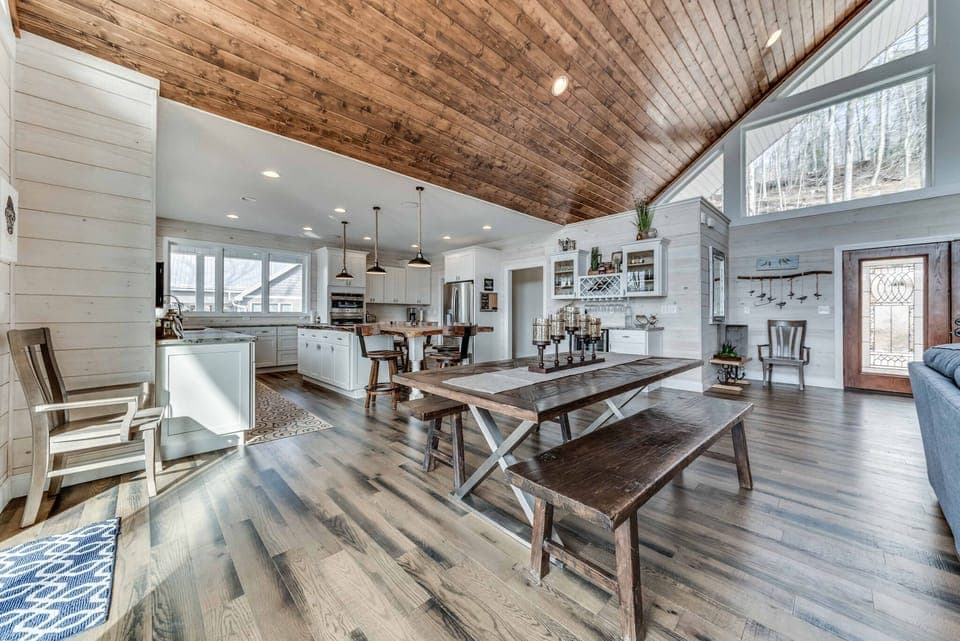 Kitchen dining area