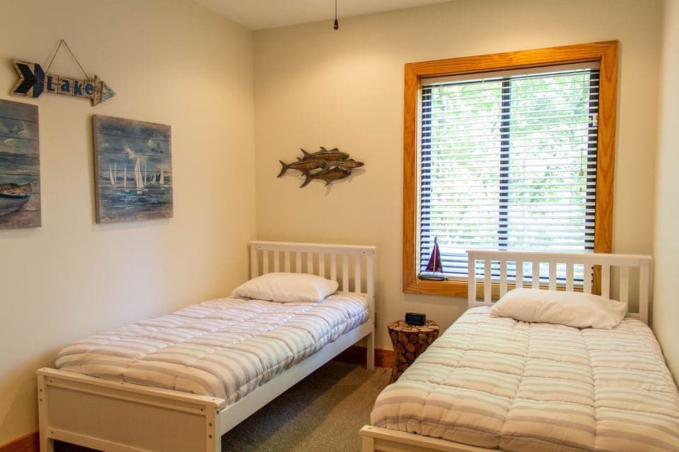 Twin beds in 3rd bedroom downstairs