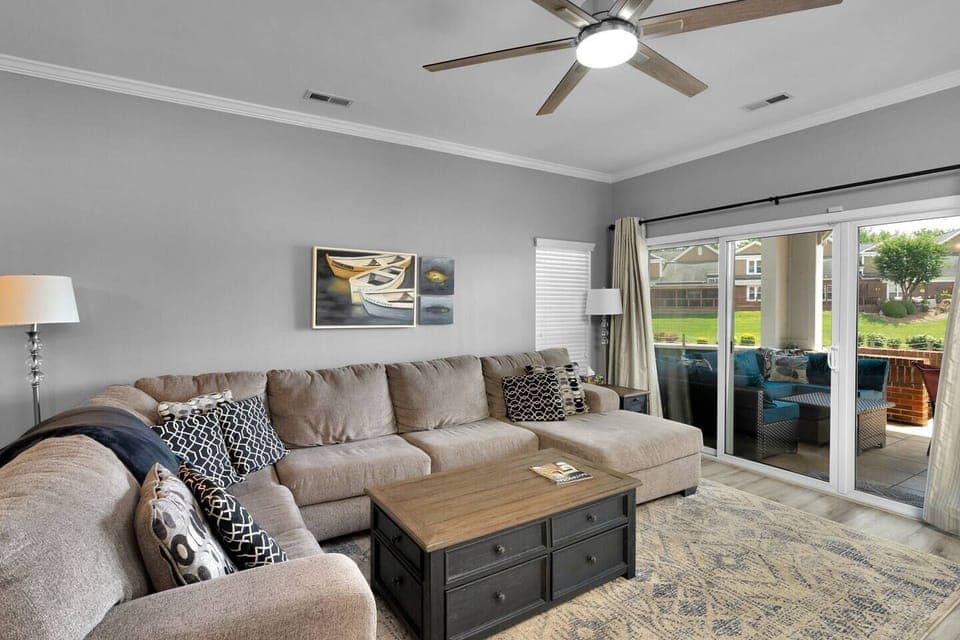 Living room has plenty of seating to cozy up!