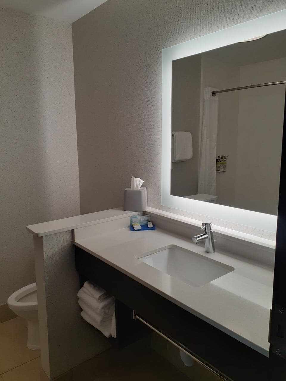 Suite, 2 Queen Beds | Bathroom | Towels