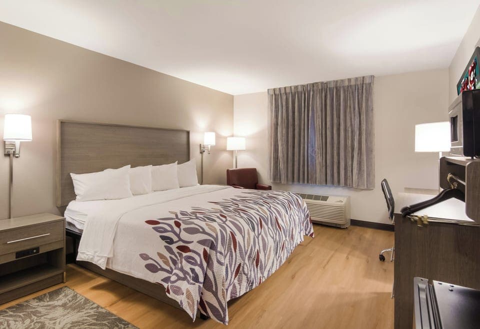 Desk, iron/ironing board, free WiFi, bed sheets