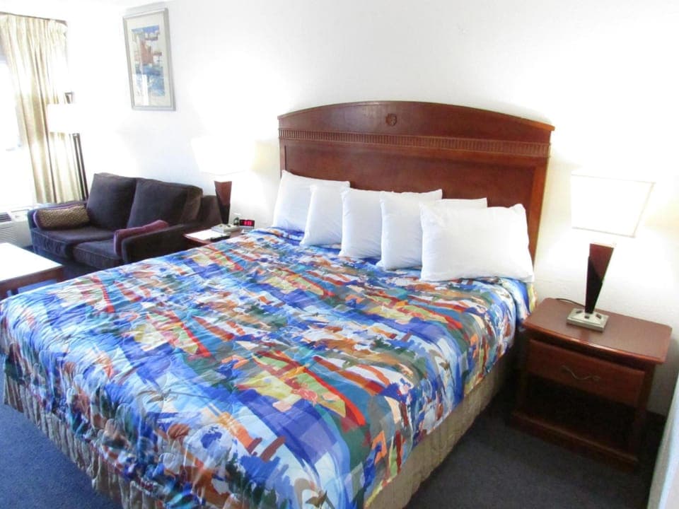 Premium Studio Suite, 1 King Bed, Non Smoking | Desk, iron/ironing board, free WiFi, bed sheets