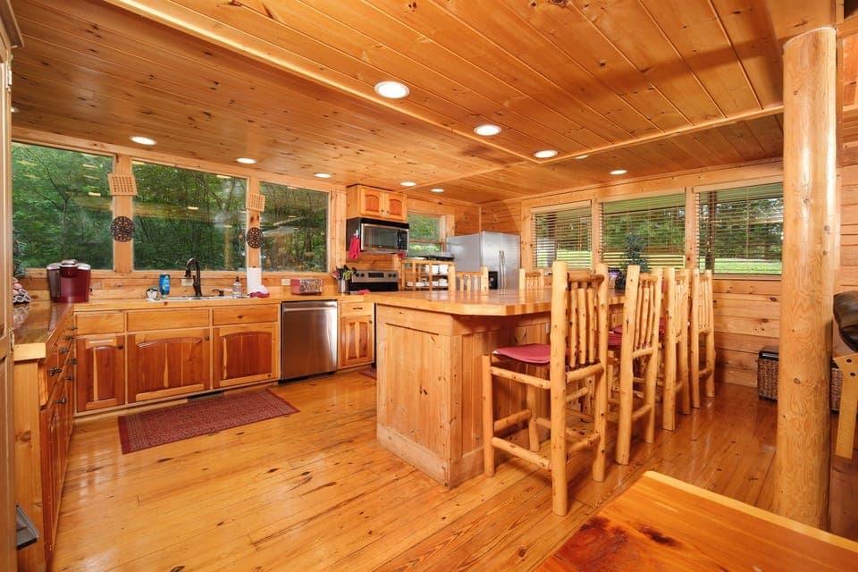 LARGE KITCHEN ISLAND SEATS 6