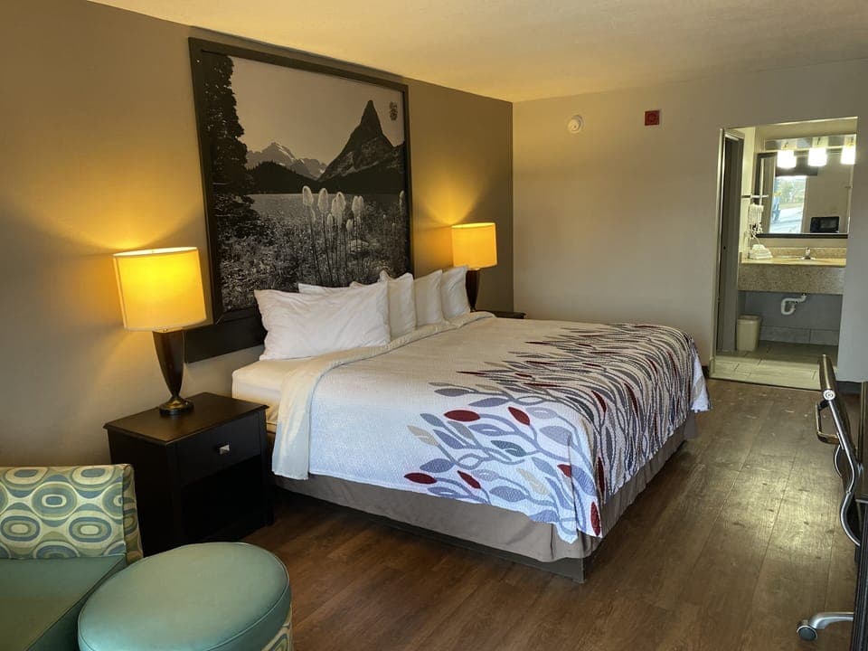 Desk, free WiFi, bed sheets
