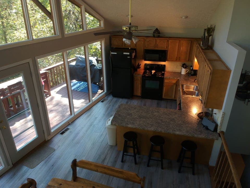 Plenty of room in the kitchen.