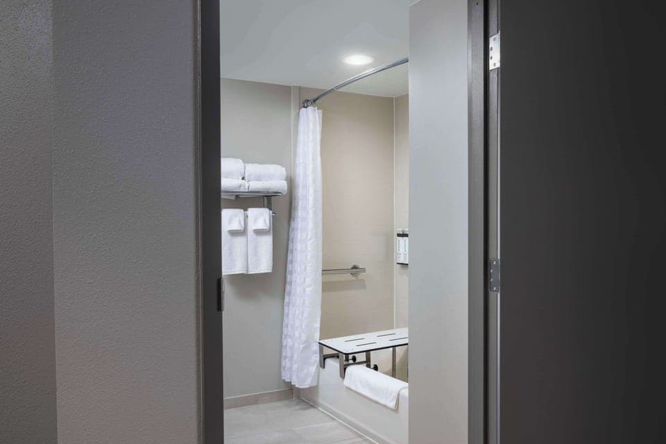 Room, 1 King Bed, Accessible, Bathtub | Bathroom | Shower, designer toiletries, hair dryer, towels