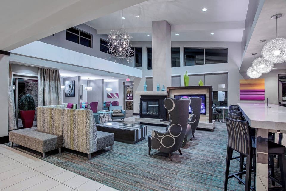 Lobby lounge