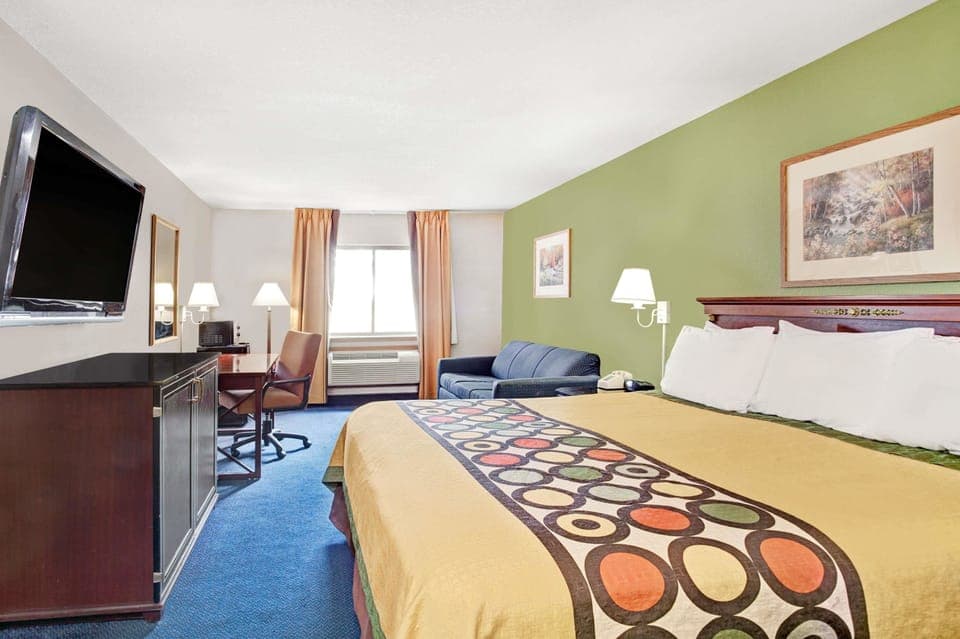 Suite, 1 King Bed | Individually furnished, desk, laptop workspace, soundproofing
