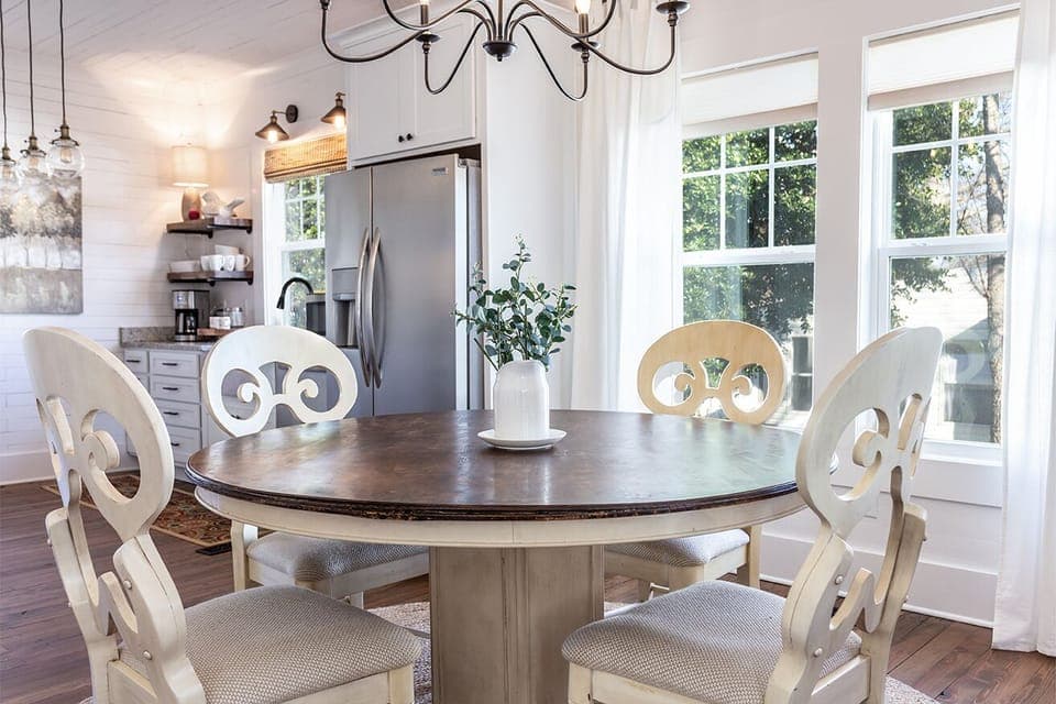 Large round table seats 6 with 2 additional bar seats at the kitchen island