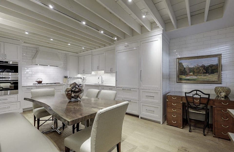 Entry to Dining/Kitchen