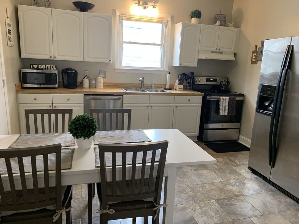 Fully stocked kitchen!