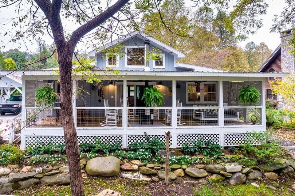 We introduce to you Creekside Quarters!