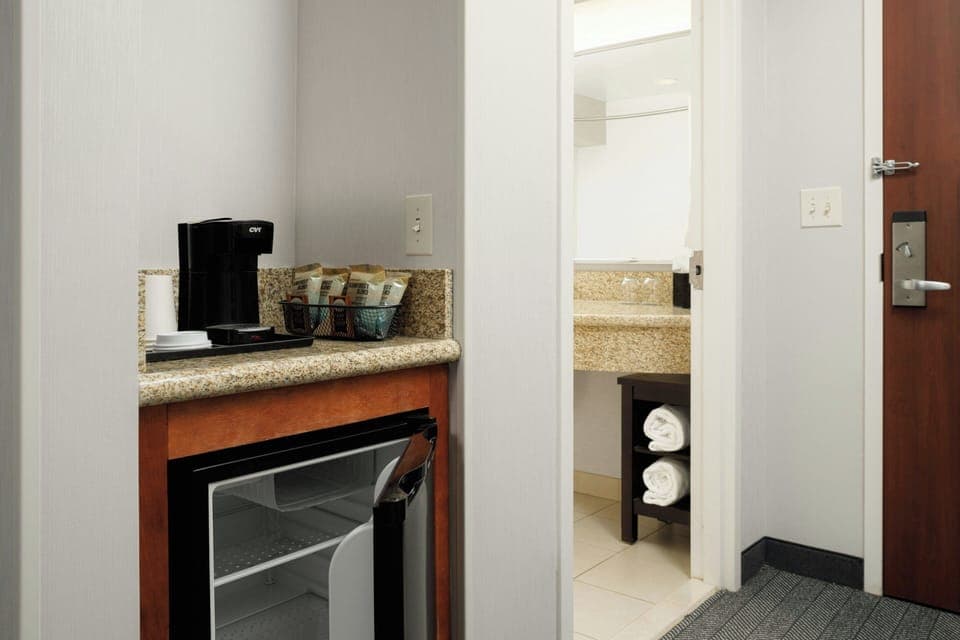 Premium bedding, desk, iron/ironing board, free WiFi