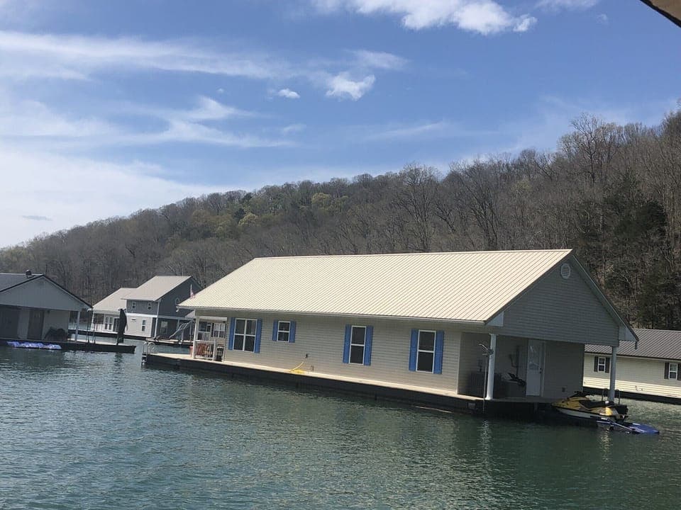 The floating house