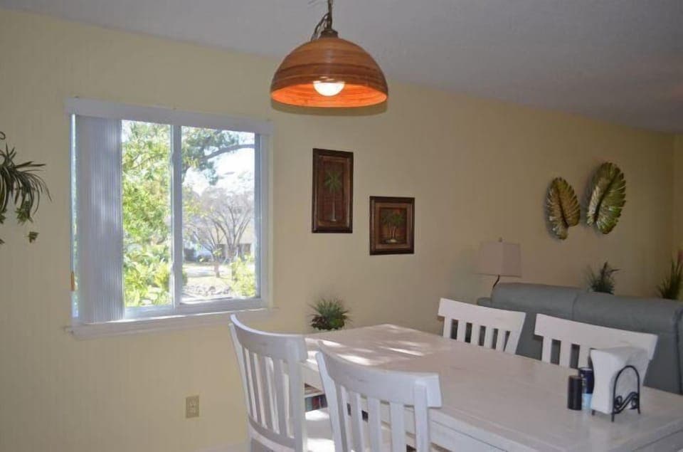 Dining Area for 4