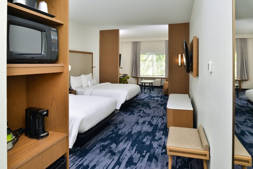 Laptop workspace, free WiFi, bed sheets
