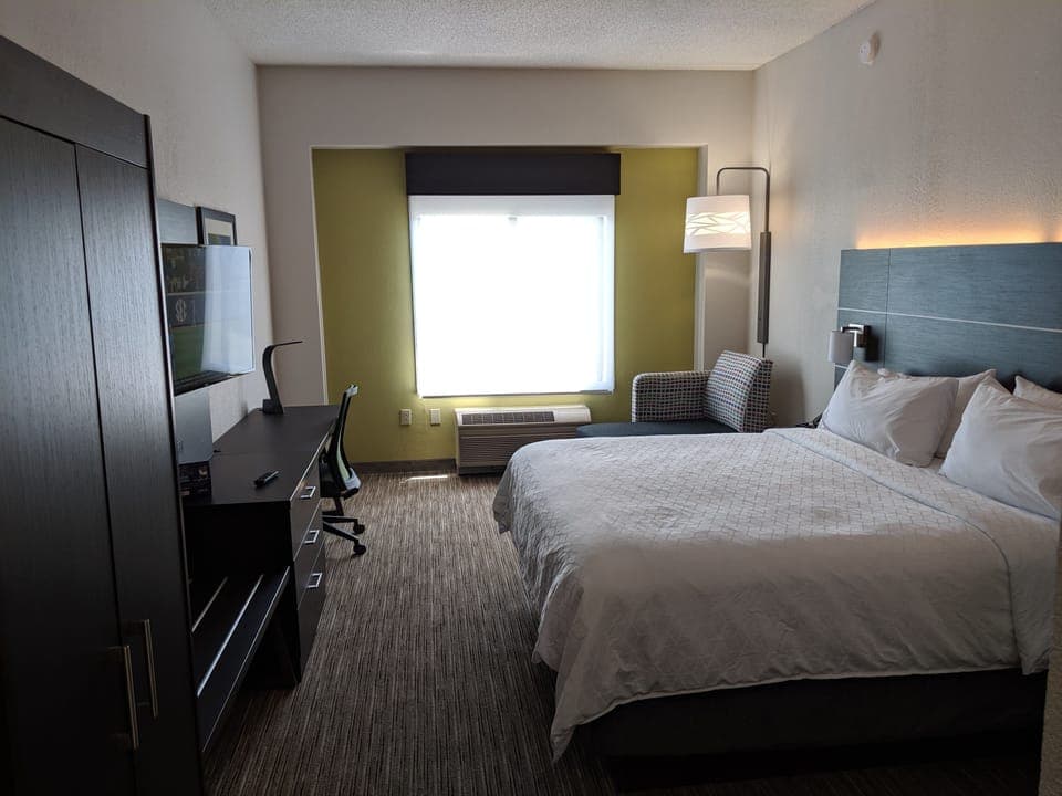 Premium bedding, in-room safe, desk, blackout drapes