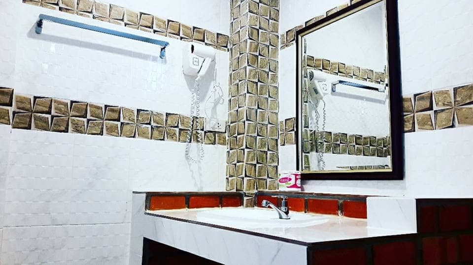 Bathroom sink