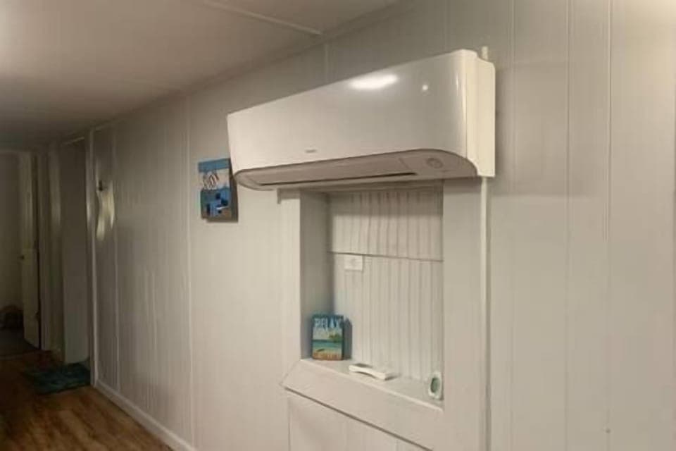 Mini split heat/air unit