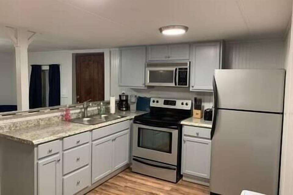 Full kitchen 