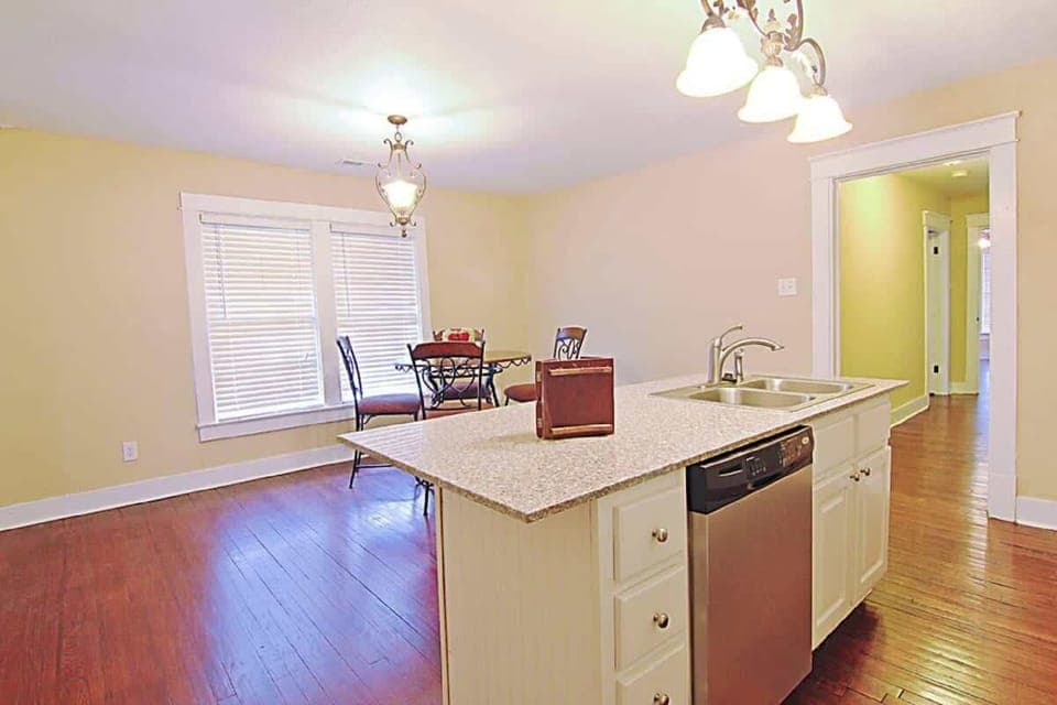Eat in kitchen