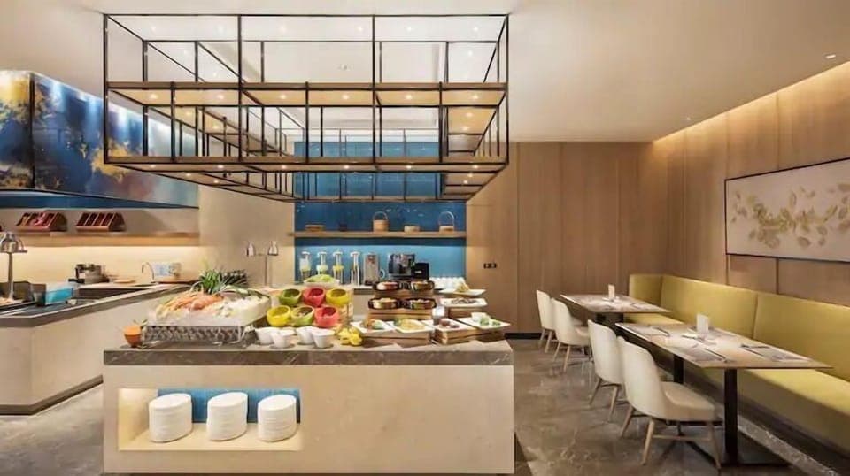 Daily cooked-to-order breakfast (USD 15.00 per person)