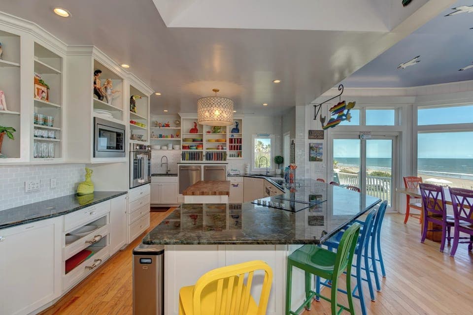Large kitchen with double appliances