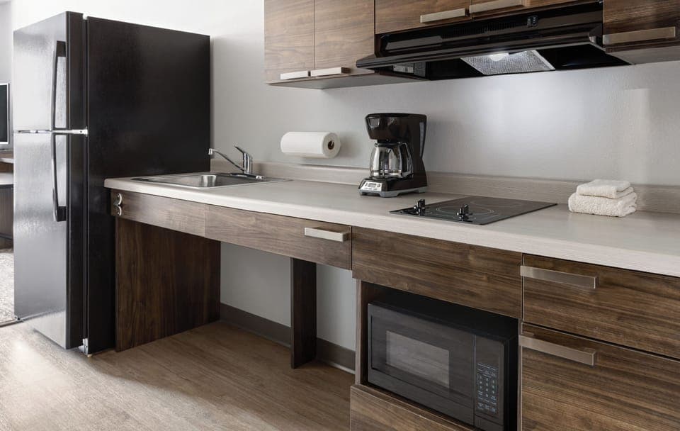 Full-size fridge, microwave, stovetop, coffee/tea maker